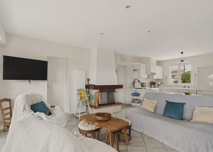 150m De La - Maison Vendéenne Pour 6 *