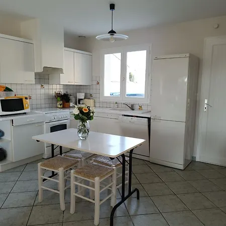 150m De La - Maison Vendeenne Pour 6 Semesterbostad